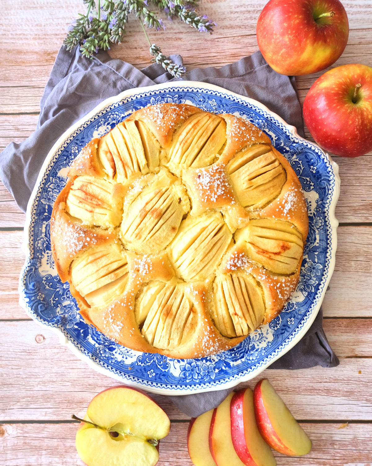 Easy German Apple Cake (Versunkener Apfelkuchen)